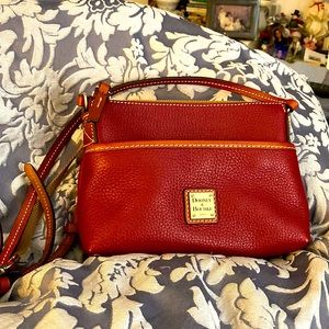 SALE$!DOONEY and BOURKE CROSS BODY PEBBLED LEATHER PURSE 👜 with FRONT POCKET